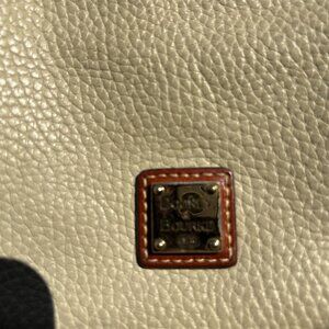 DOONEY AND BOURKE CREAM COLORED KISS LOCK CHANGE PURSE/WALLET